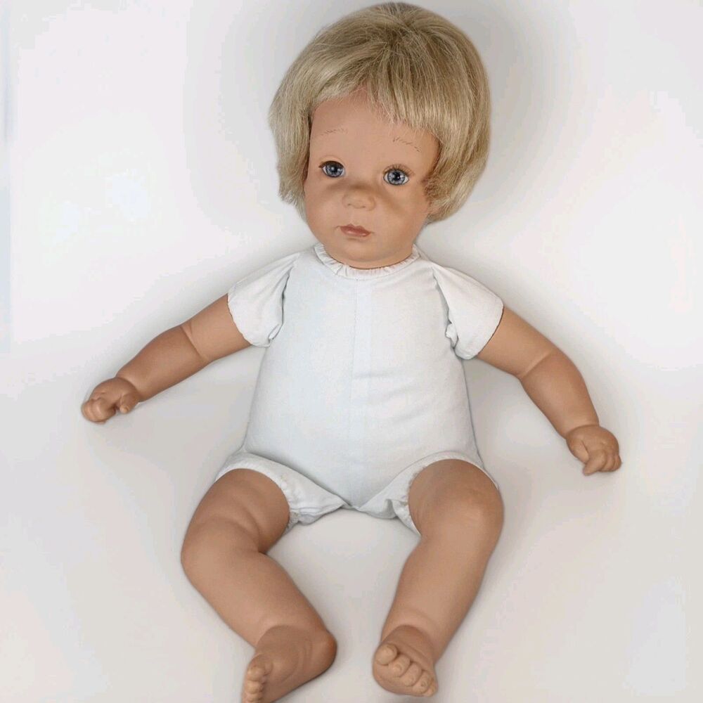 Pat Secrist Apple Valley POUTY 1995 21" Vinyl Girl Doll Blonde hair Blue Eyes